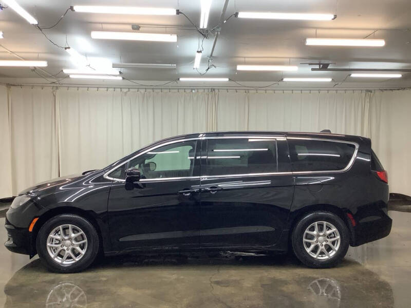 2027 Chrysler Pacifica LX