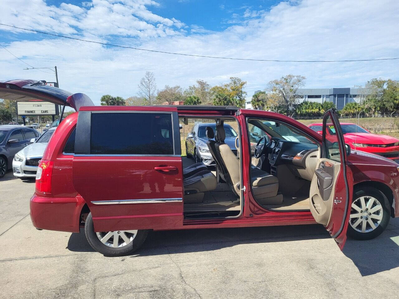 2016 Chrysler Town and Country for sale at FAMILY AUTO BROKERS in Longwood, FL