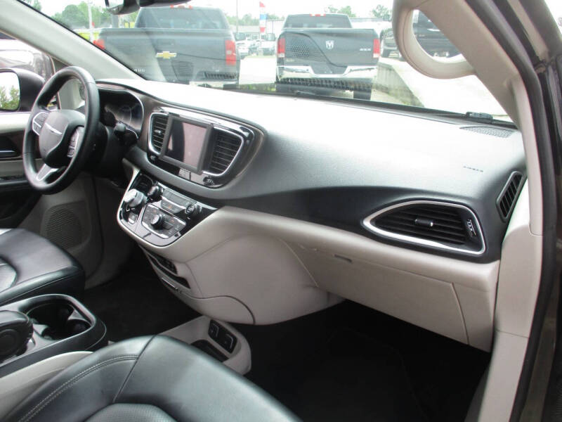 2020 Chrysler Voyager LXi