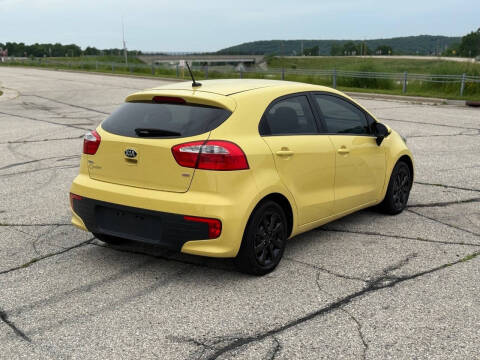 2016 Kia Rio 5-Door LX