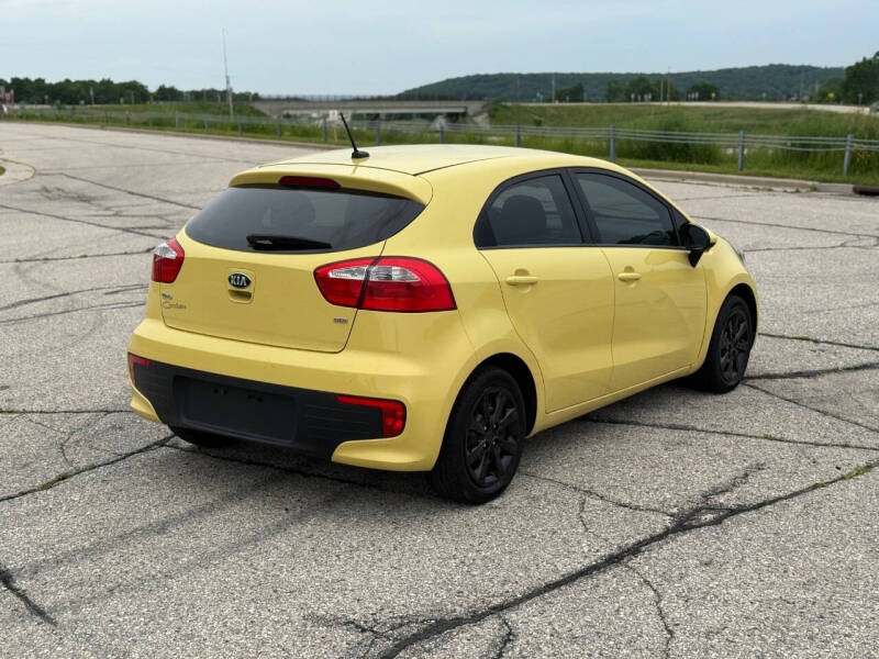 2016 Kia Rio 5-Door LX