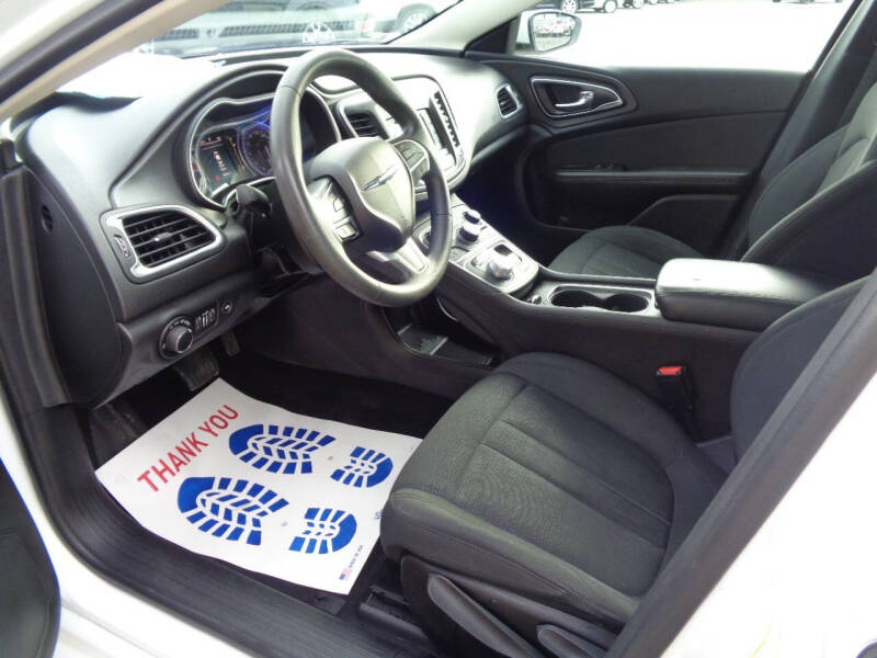 2016 Chrysler 200 LX