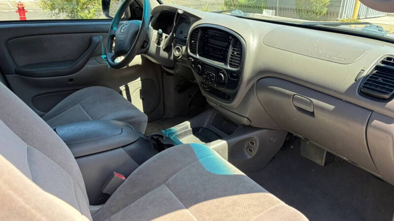 2004 Toyota Sequoia SR5