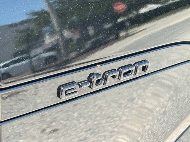 2024 Audi Q8 e-tron 22