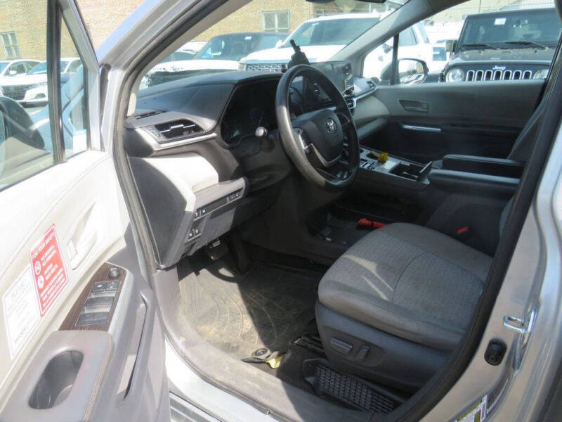 2021 Toyota Sienna LE 8-Passenger