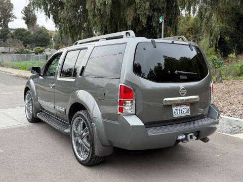 2008 Nissan Pathfinder LE