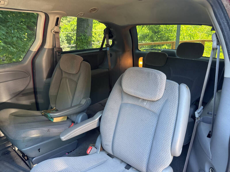 2007 Chrysler Town and Country LX