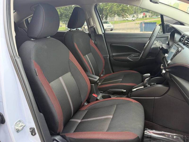 2023 Nissan Versa SR