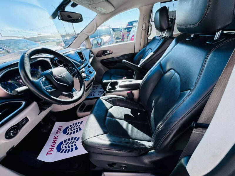2017 Chrysler Pacifica Touring-L Plus