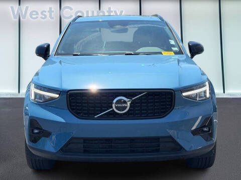 2025 Volvo XC40 B5 Plus Dark Theme