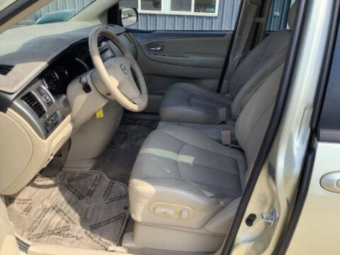 2004 Mazda MPV