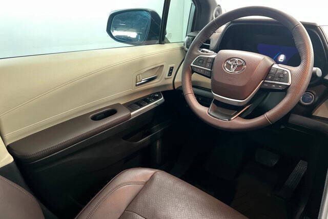 2024 Toyota Sienna Platinum 7-Passenger