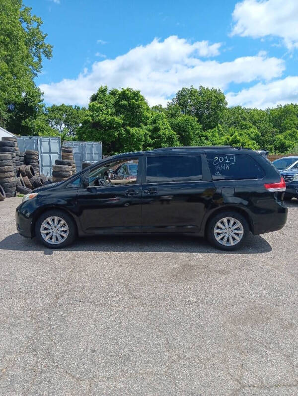 2013 Toyota Sienna LE 7-Passenger