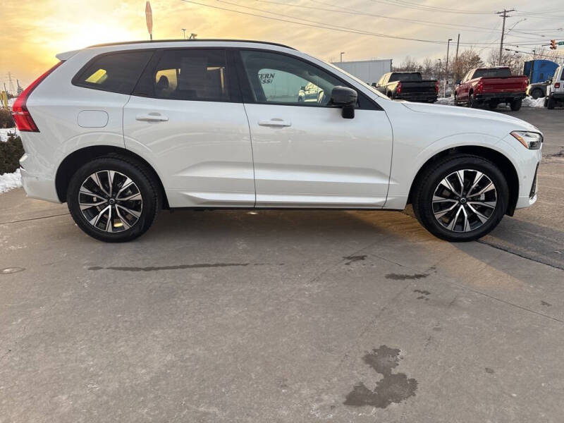 2025 Volvo XC60 B5 Plus Dark Theme