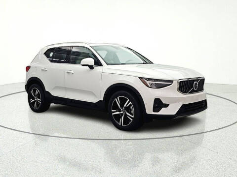 2023 Volvo XC40 B5 Plus Bright Theme