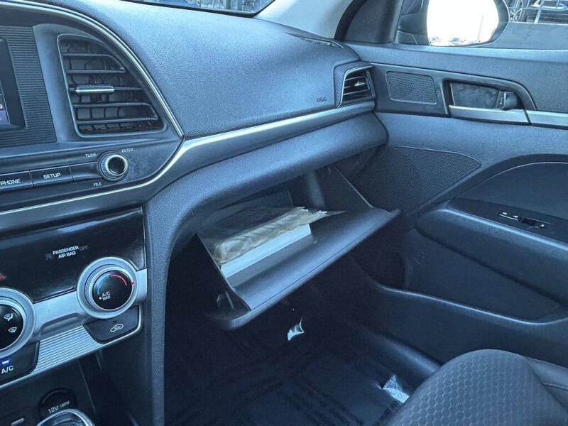 2019 Hyundai Elantra SE