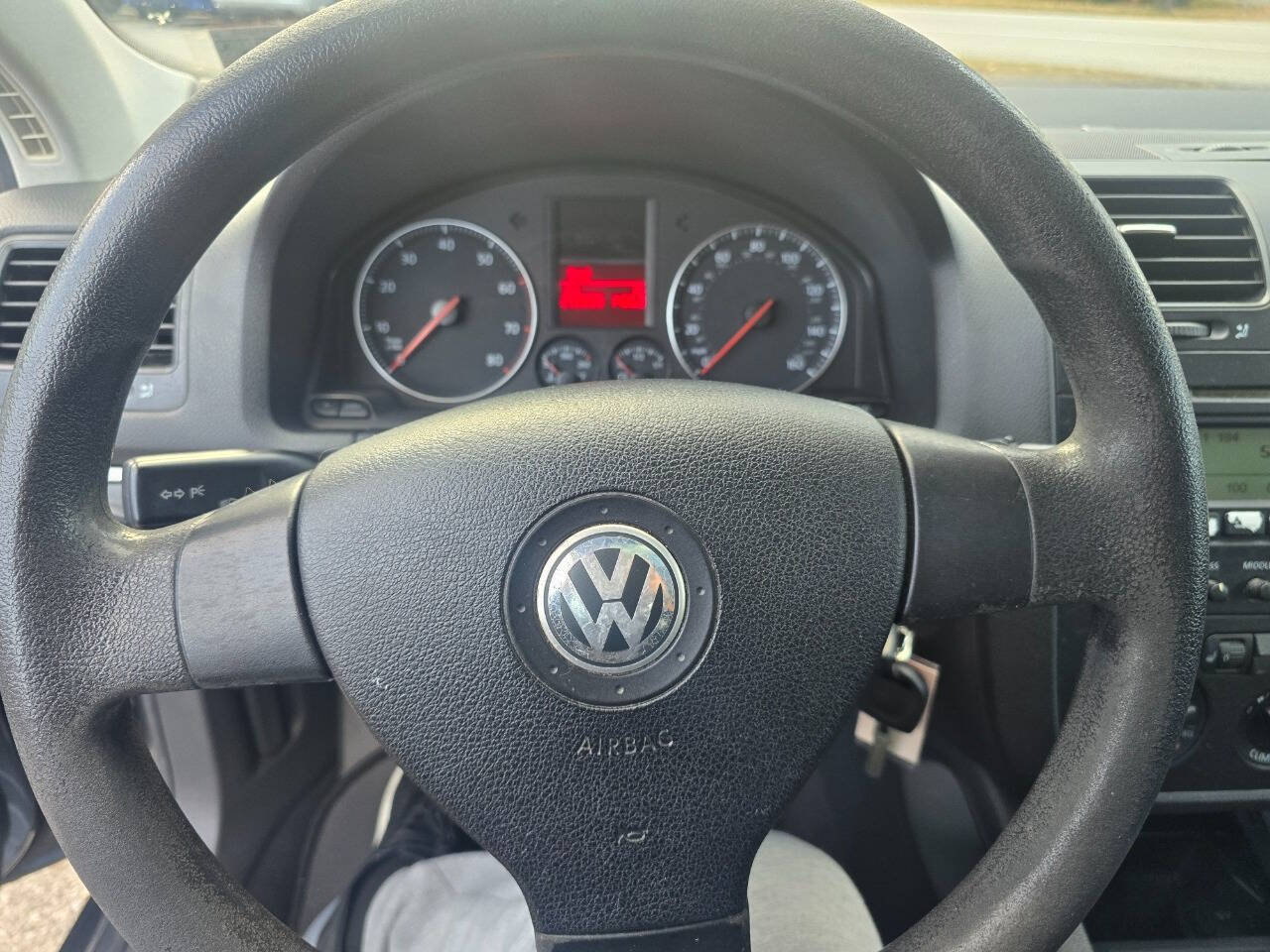 2006 Volkswagen Jetta for sale at QUEENSGATE AUTO SALES in York, PA