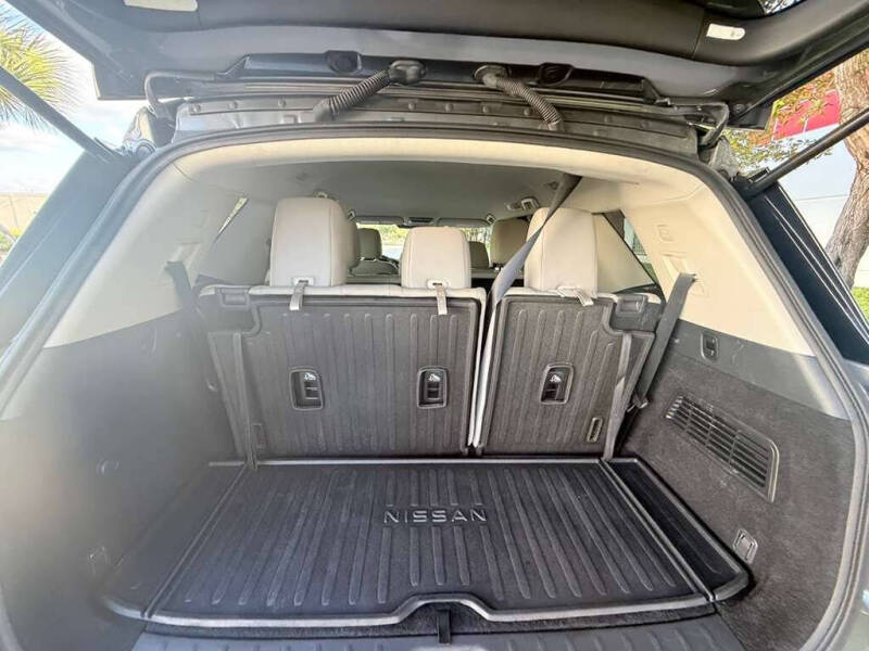 2022 Nissan Pathfinder SV