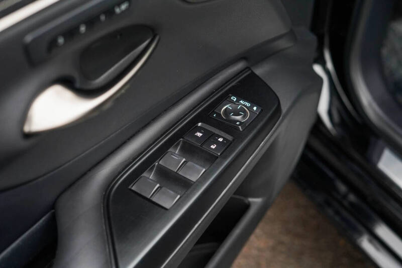 2020 Lexus ES 300h Ultra Luxury