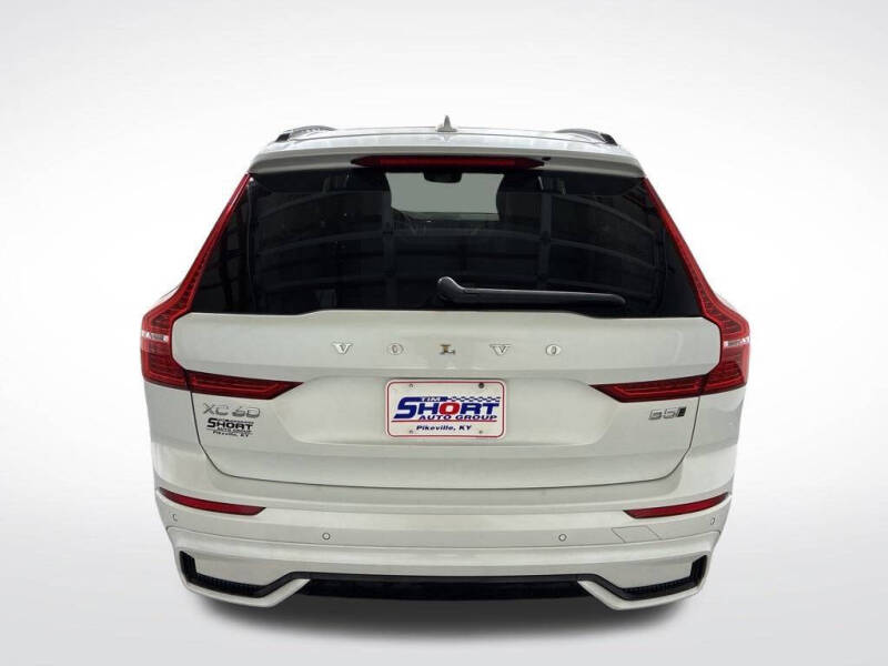 2024 Volvo XC60 B5 Plus Dark Theme