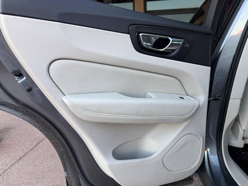 2020 Volvo XC60 T6 Momentum