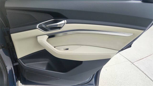 2024 Audi Q8 Sportback e-tron quattro Premium S line