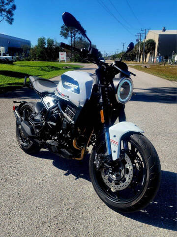 2023 Moto Morini STR 650