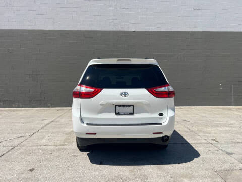 2016 Toyota Sienna LE 7-Passenger Auto Access Seat