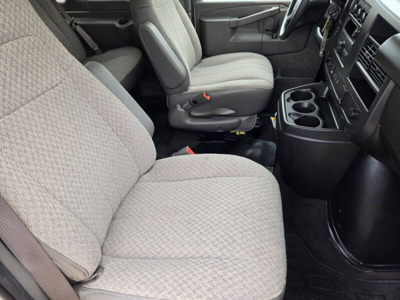 2025 Chevrolet Express LS 3500