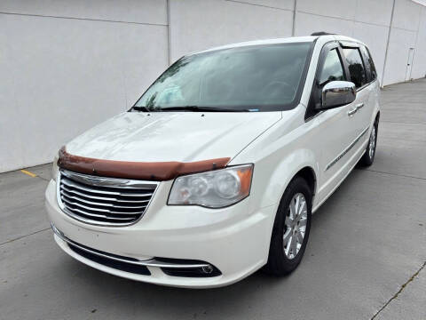 2013 Chrysler Town and Country Touring