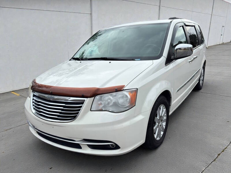 2013 Chrysler Town and Country Touring