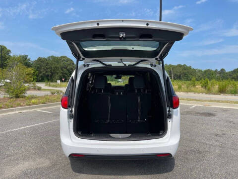 2027 Chrysler Pacifica LX