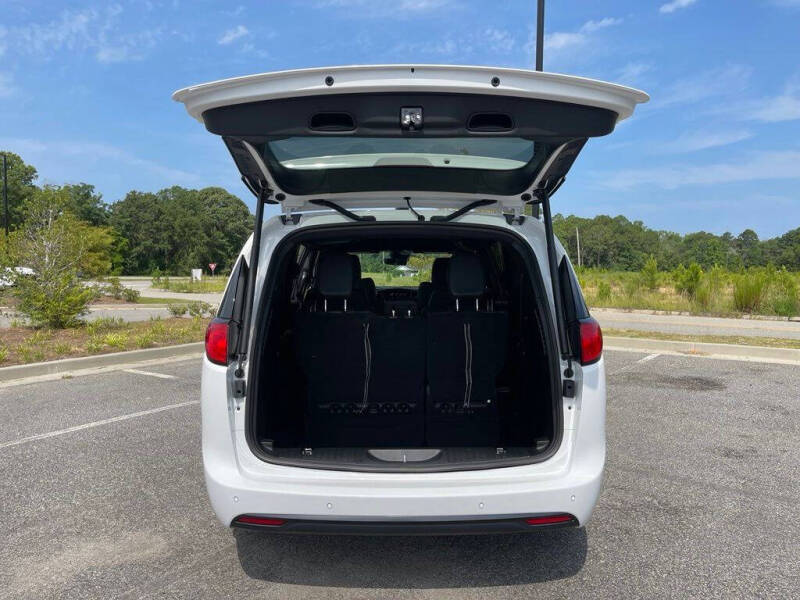 2027 Chrysler Pacifica LX