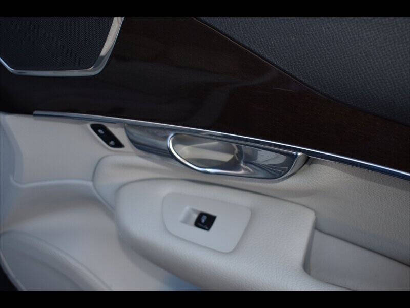 2018 Volvo XC90 T6 Momentum