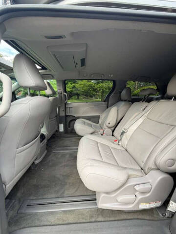 2017 Toyota Sienna XLE Premium 8-Passenger