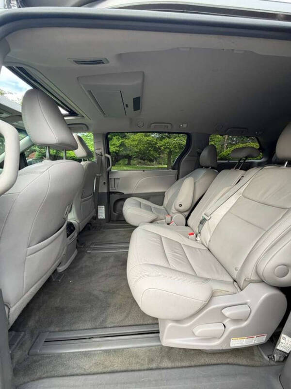 2017 Toyota Sienna XLE Premium 8-Passenger