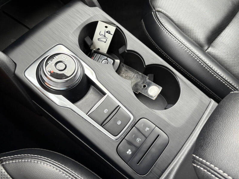 2022 Ford Escape Titanium