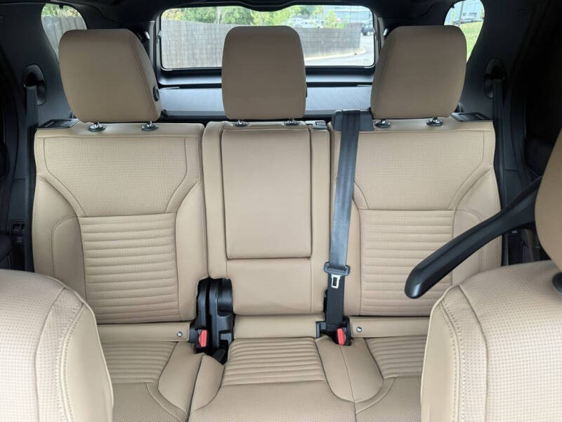 2025 Land Rover Discovery P360 Dynamic SE