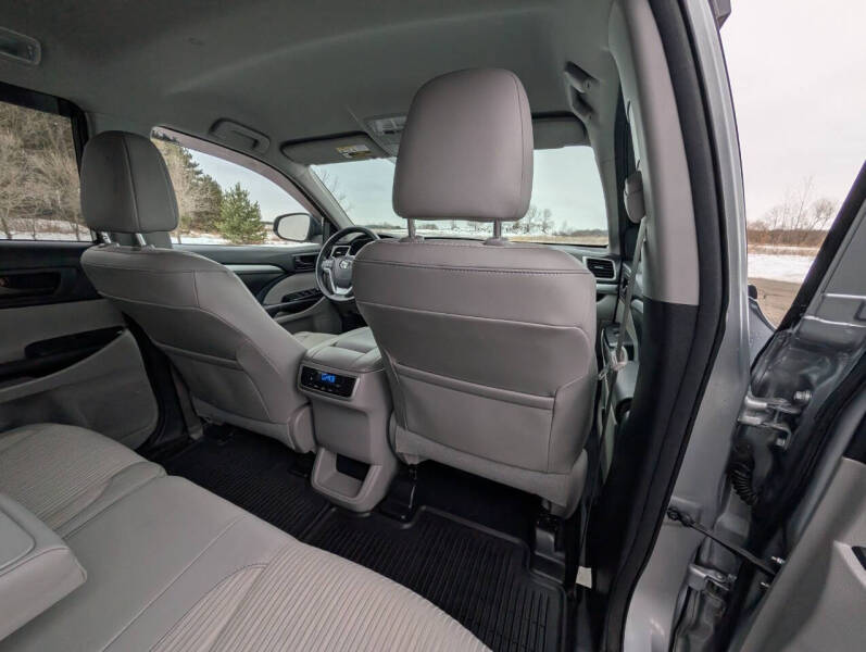 2016 Toyota Highlander LE