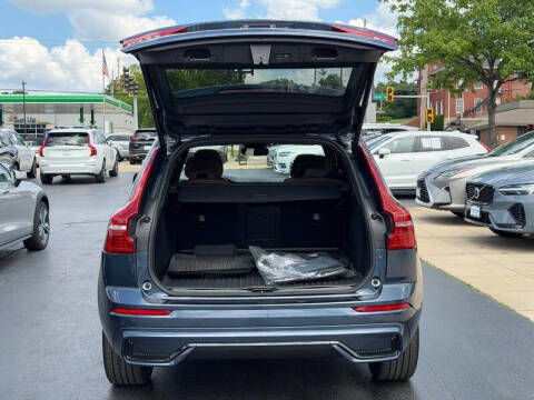 2023 Volvo XC60 B5 Plus Dark Theme