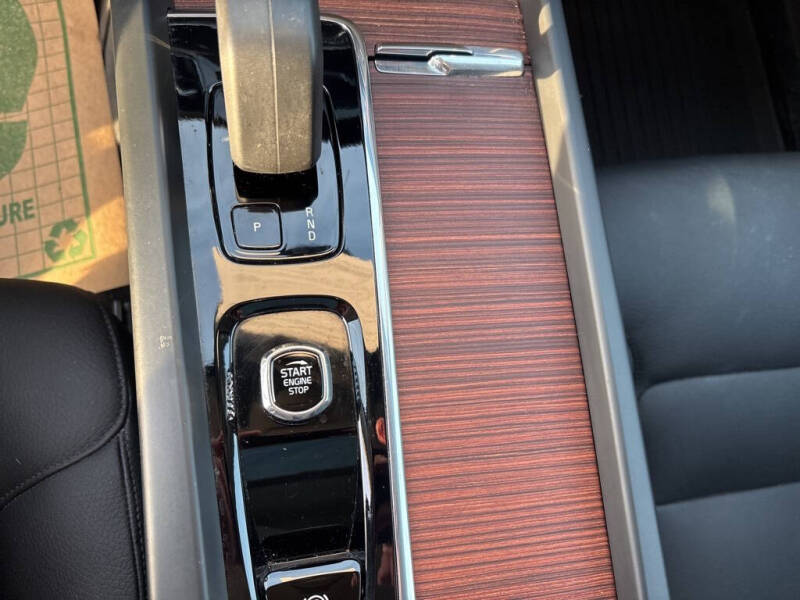 2023 Volvo XC60 B5 Plus Dark Theme