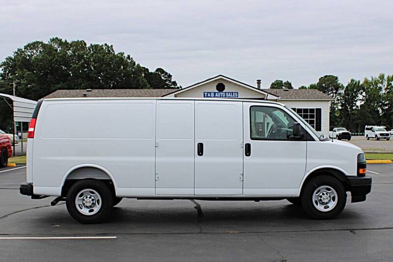 2025 Chevrolet Express 3500