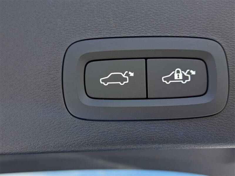 2026 Volvo XC40 B4 Plus