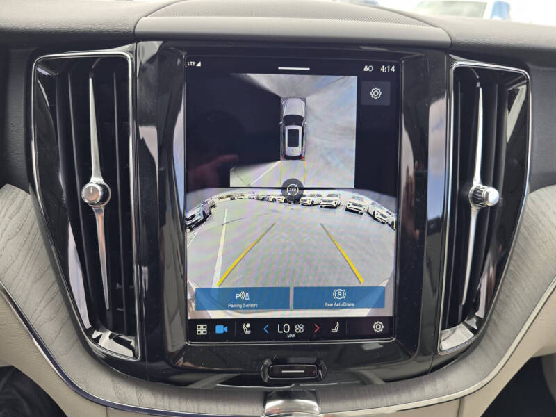 2025 Volvo XC60 B5 Plus Dark Theme