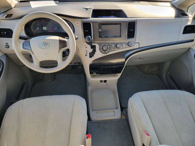 2011 Toyota Sienna Base 7-Passenger