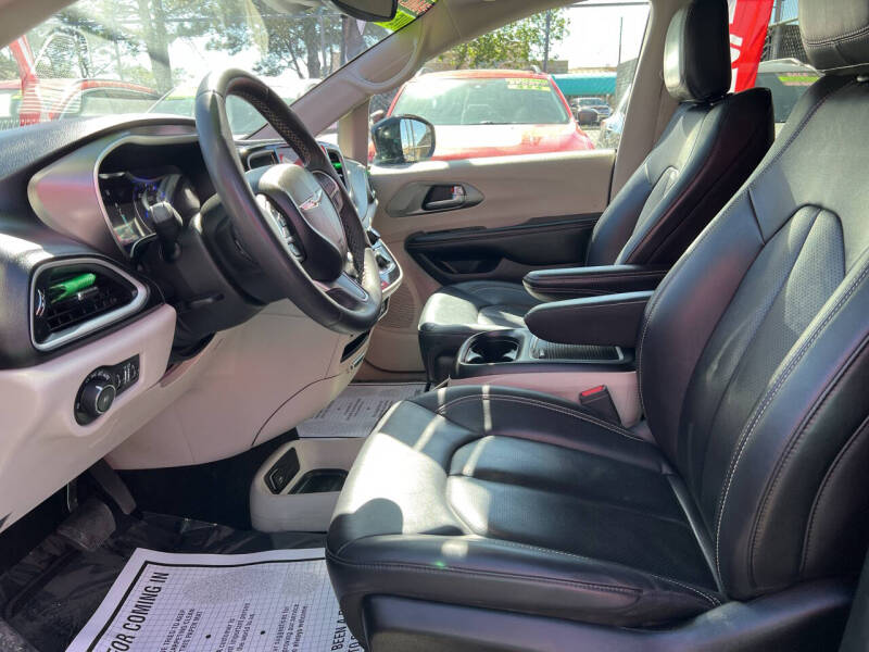 2024 Chrysler Pacifica Touring L