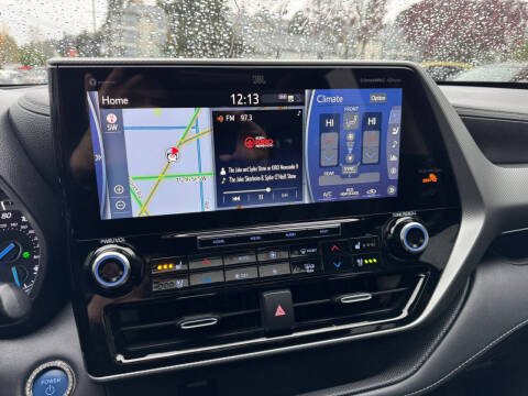 2022 Toyota Highlander Hybrid Platinum