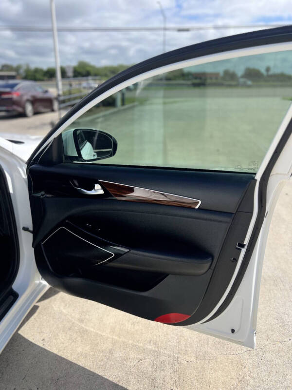 2019 Kia Cadenza Premium