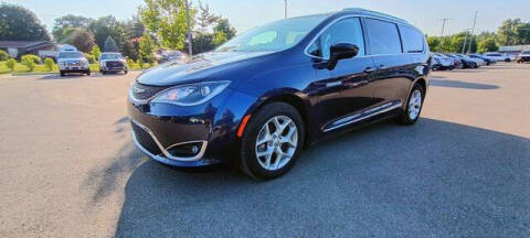 2017 Chrysler Pacifica Touring-L Plus Photo
