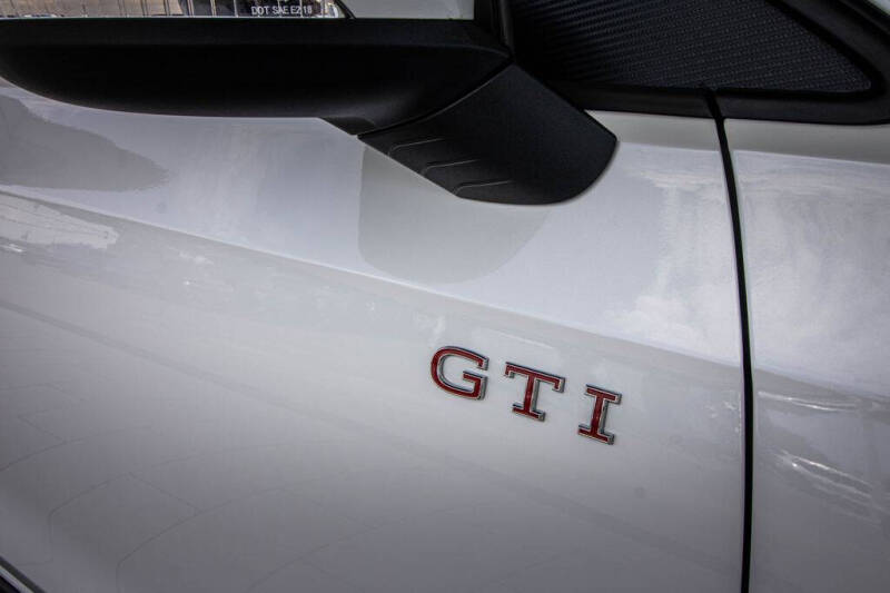 2025 Volkswagen Golf GTI SE